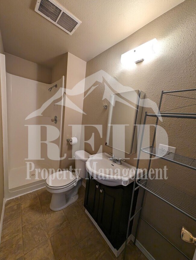 Building Photo - Charming 2-Bedroom Belfair Home