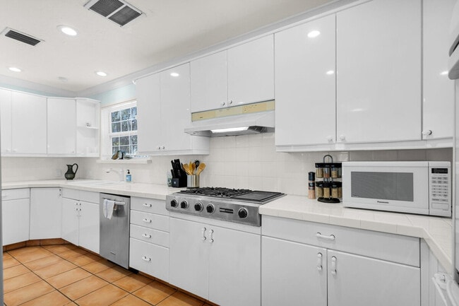 Building Photo - 511 29th St