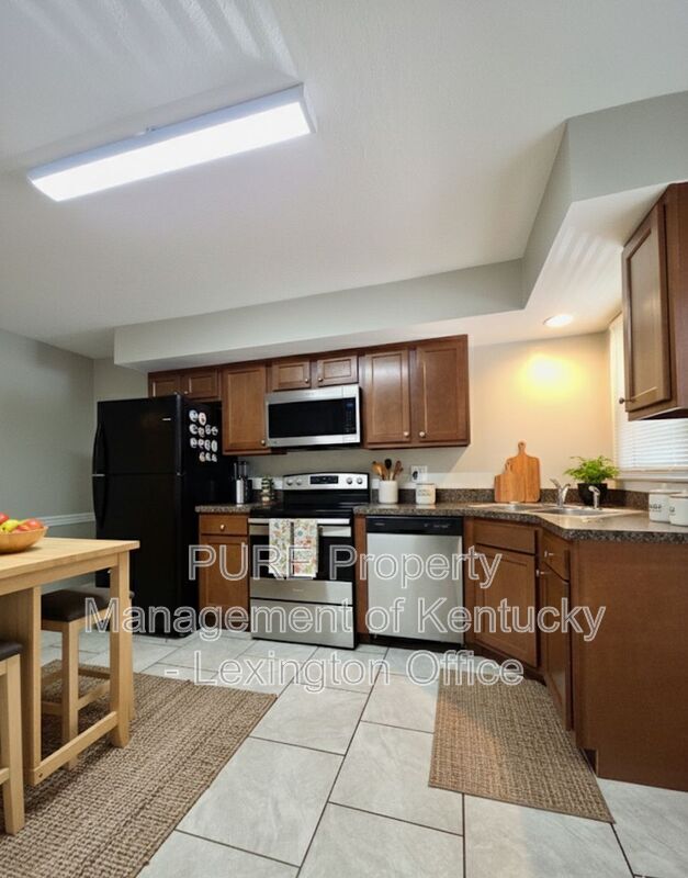 Building Photo - 2216 Winterberry Dr