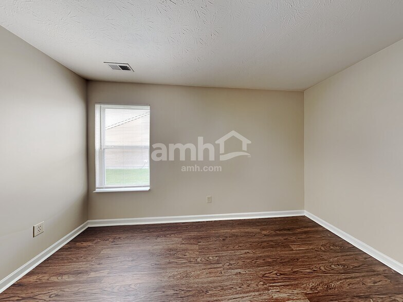 Building Photo - 606 Cross Wind Dr