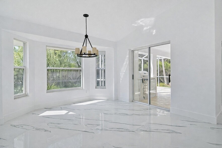 Building Photo - 3832 Sabal Springs Blvd