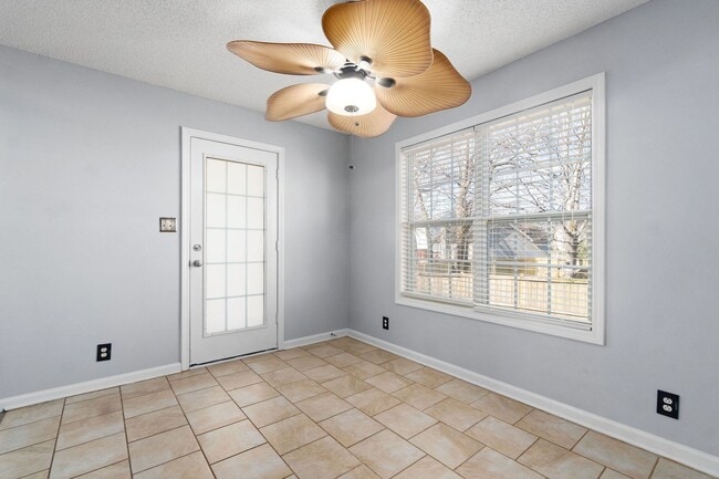 Building Photo - 3832 Cannondale Dr