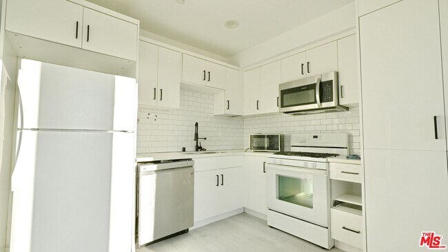 Building Photo - 4642 St Elmo Dr