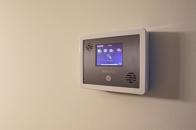 Building Photo - Three Bedroom on the Pond in Hearthstone Lakes Community