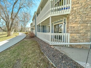 Building Photo - Spacious Patio