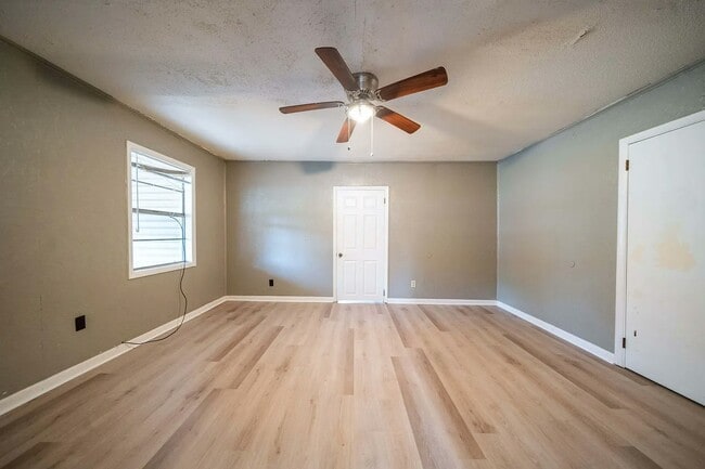 Building Photo - 807 Walnut St