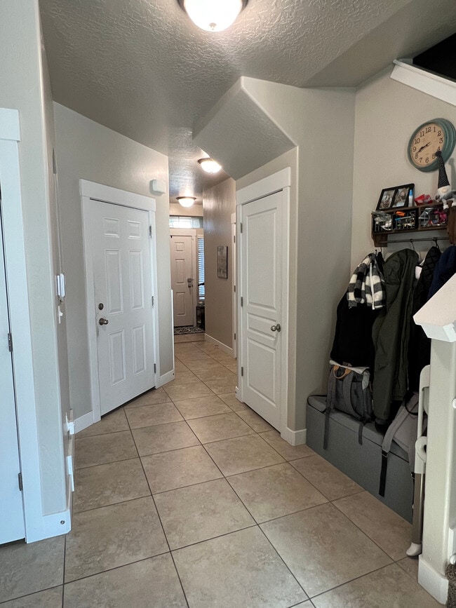 Building Photo - 1612 Venetian Way