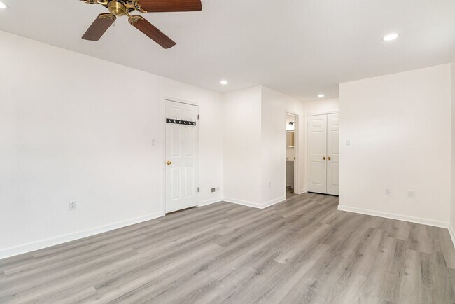 Building Photo - 6212 Spring Knoll Dr