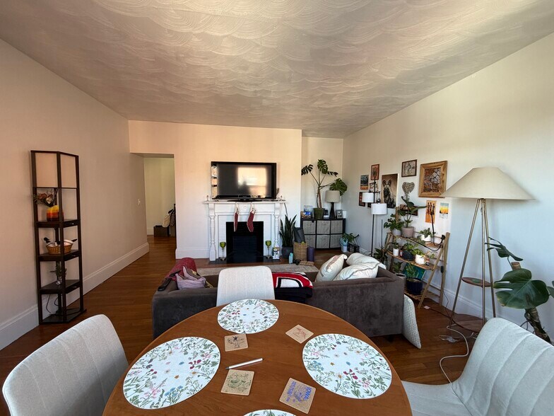 Building Photo - 22 Davis Ave