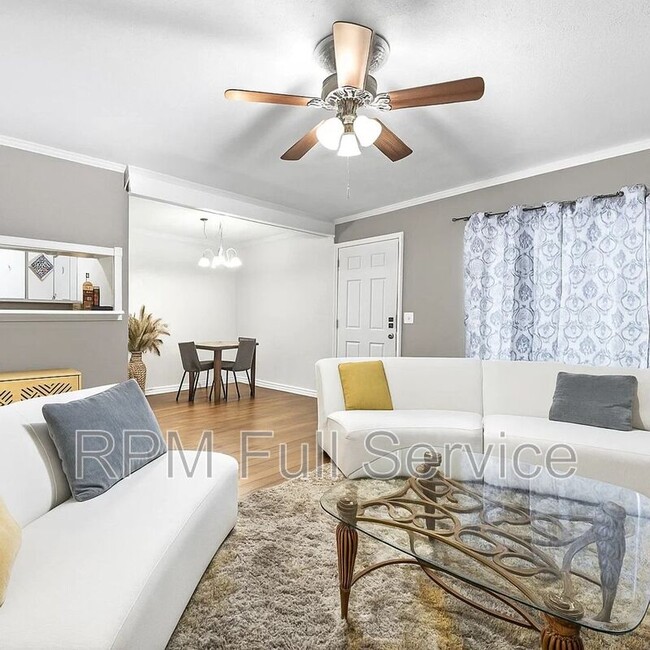 Building Photo - 810 Bellevue Rd