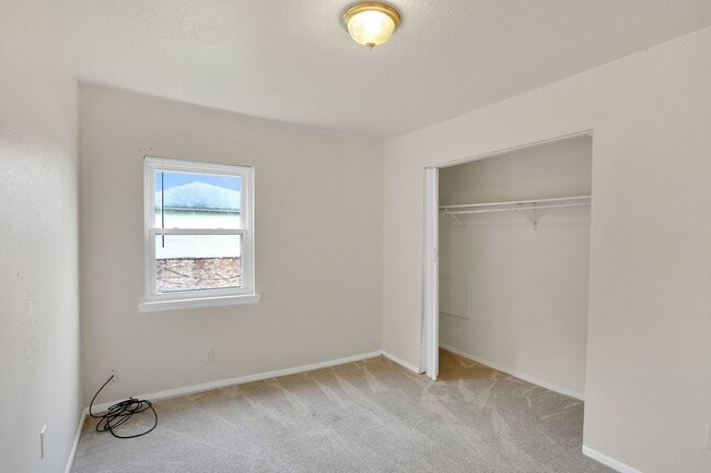 Building Photo - 500-502 Behrman Hwy