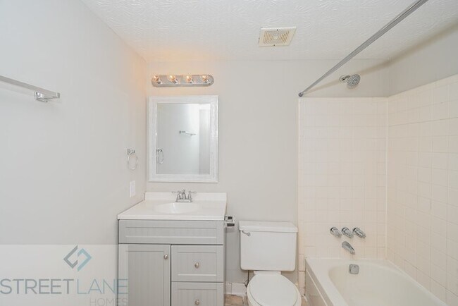 Building Photo - REDUCED!
