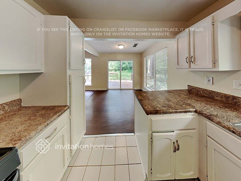 Building Photo - 614 Oxford Hall Dr SW