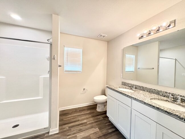 Building Photo - 462 Whispering Creek Ave