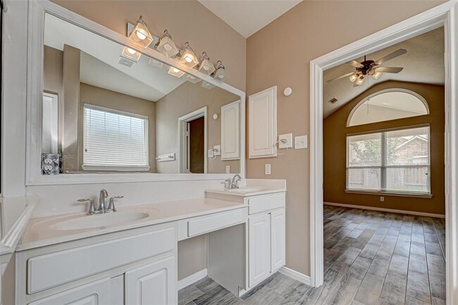 Building Photo - 16942 Langham Crossing Ln