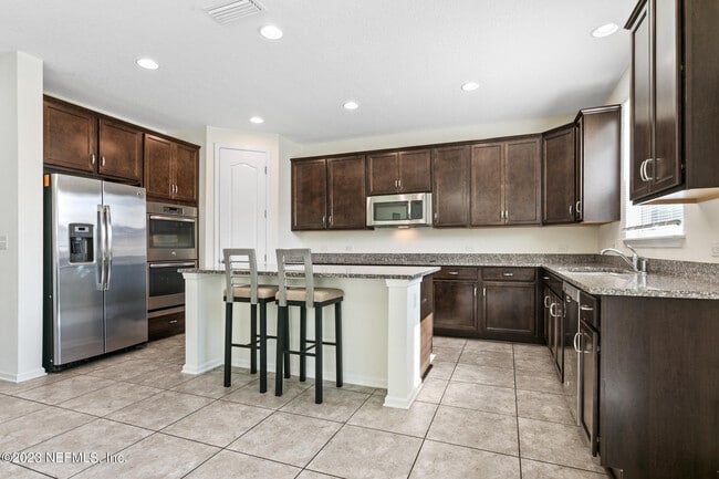 Building Photo - 3315 Ridgeview Dr