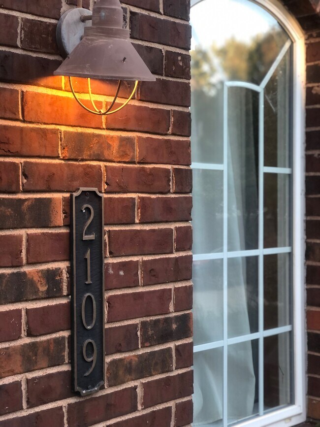 Front walk-in - 2109 Dogtown Walk