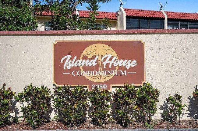 Building Photo - 2050 Oleander Blvd