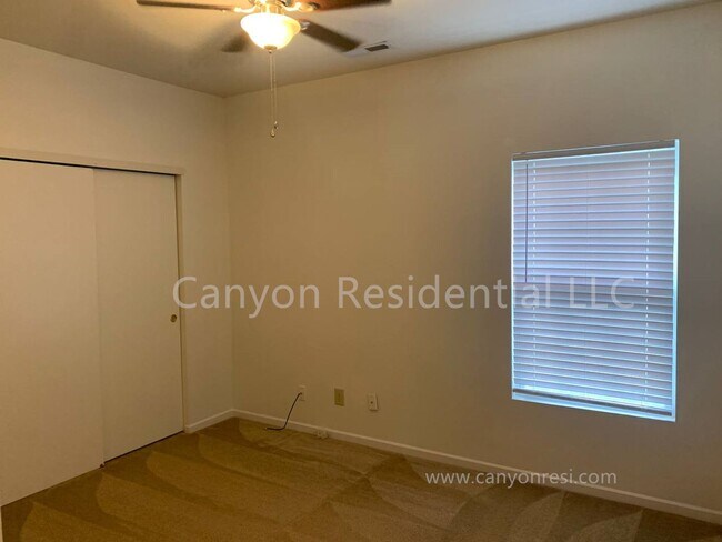Building Photo - Beautiful 3b Room!Move in ready!