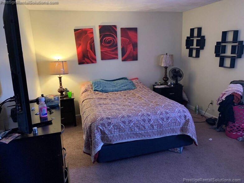 Primary Photo - 740 Central St