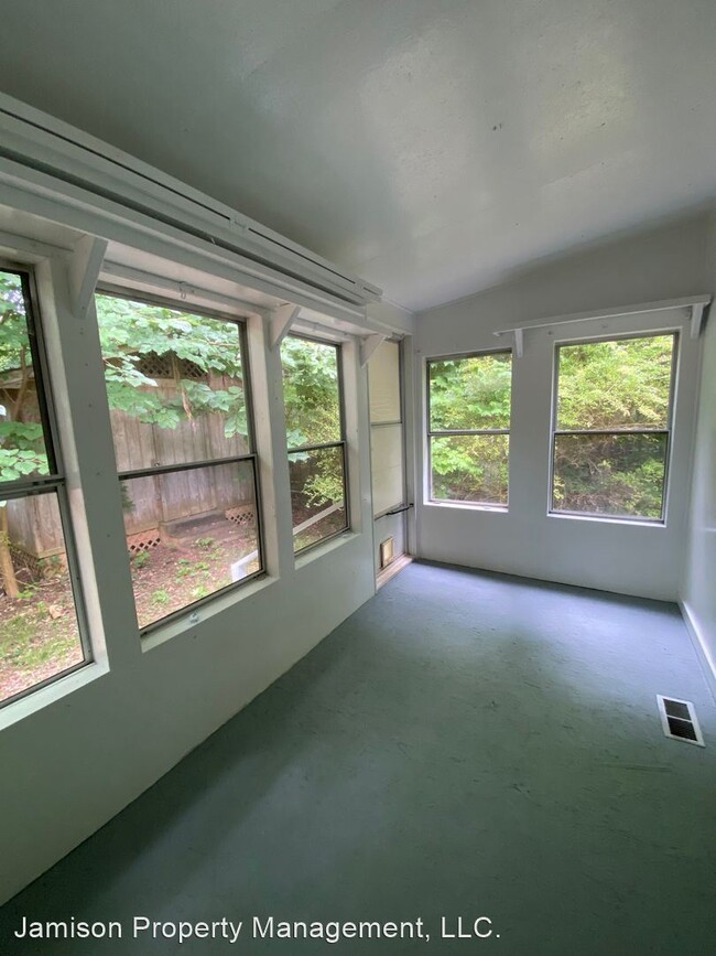 Building Photo - 2 br, 2 bath House - 1720 E John Street