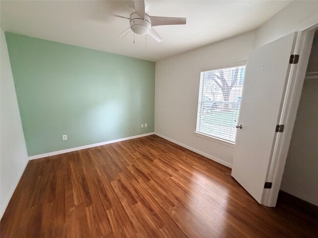 Building Photo - 1253 W 17th St
