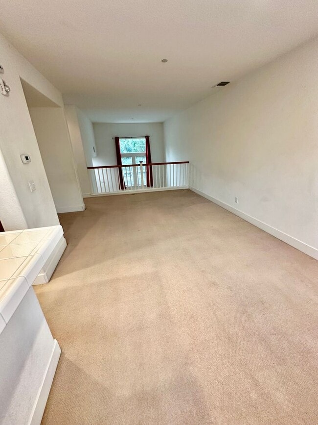 Building Photo - Welcome to modern luxury living in the heart of Midtown Sacramento!