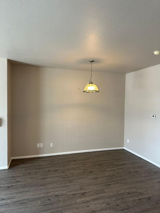 Building Photo - Mountain View Condo
