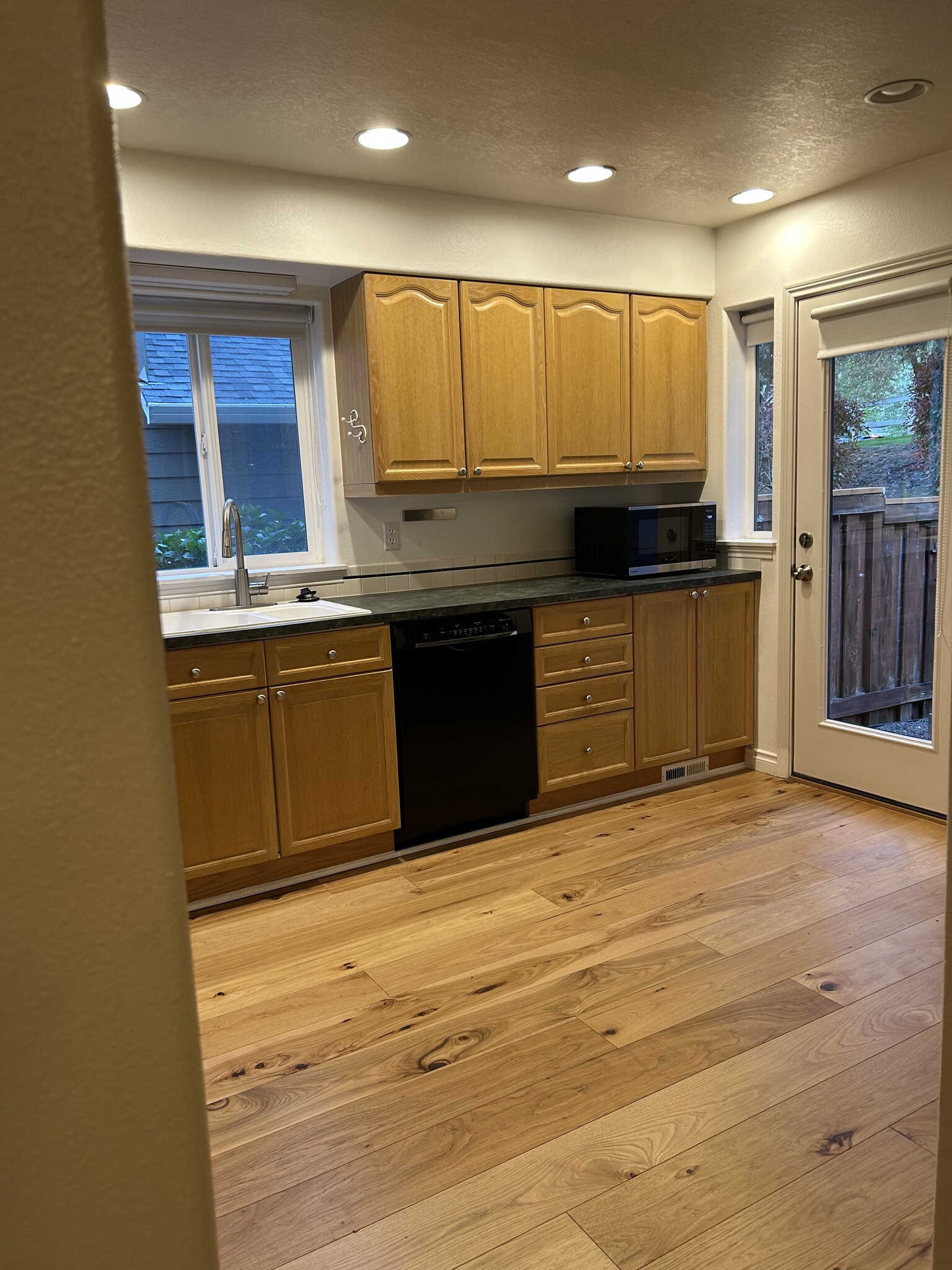 Building Photo - 17592 SW Heatherwood Ln