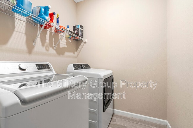 Building Photo - 383 St Vincent Dr