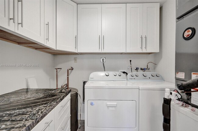 Building Photo - 902 Mandarin Isle