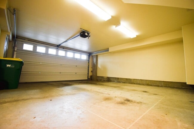 Building Photo - Beautiful Condo In the Heart of Beaverton!