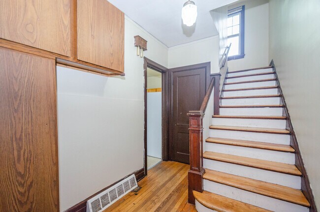 Building Photo - 1517 S University Ave