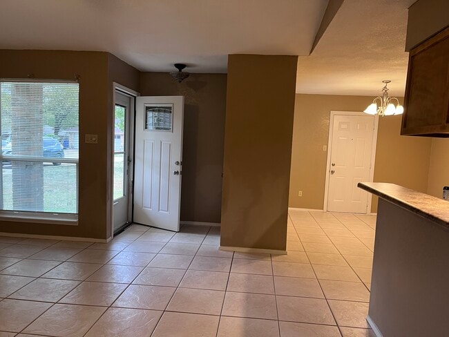 Building Photo - 312 Spring Branch Ln