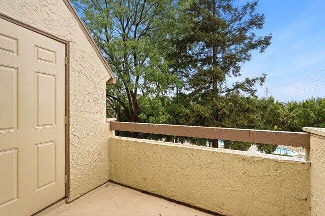 Building Photo - 1688 Branham Park Pl