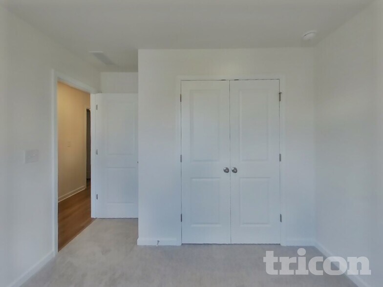 Building Photo - 1943 Logan Ln