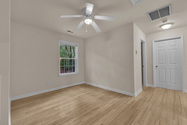 Building Photo - Peaceful Country Home Close to Chapel Hill
