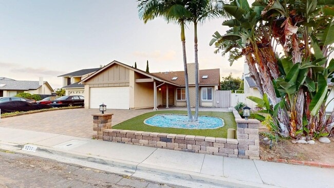 Building Photo - Spacious and beautifully updated 4 bedroom home available for long or short term lease.