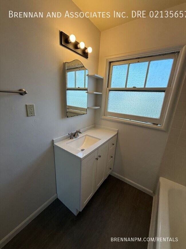 Building Photo - 253 Church Ave