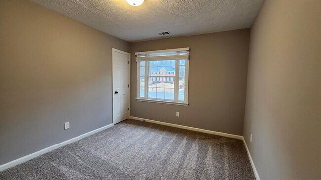 Building Photo - 5139 Chestnut Cir