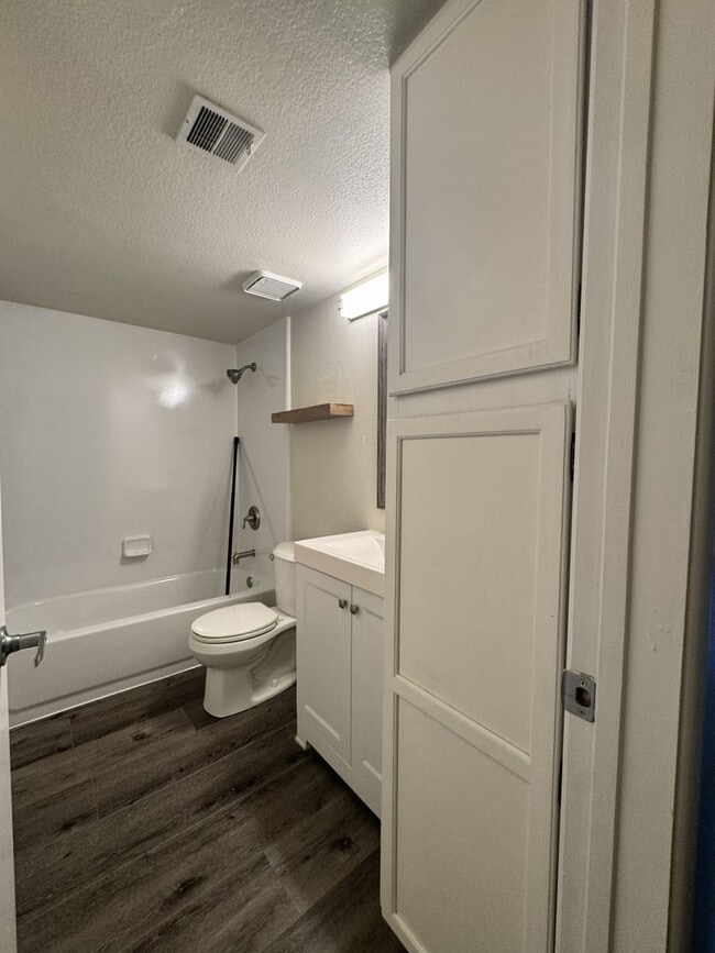 Building Photo - **MOVE IN SPECIAL***HALF OFF FIRST MONTHS RENT. UPSTAIRS 2 BEDROOM CONDO OVERLOOKING GREENBELT