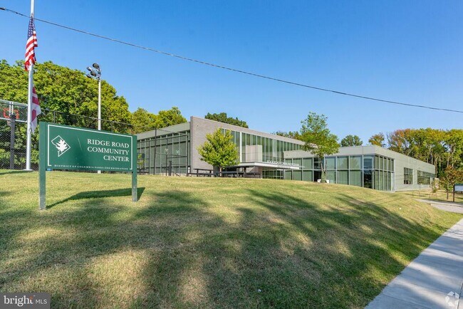 Building Photo - 4020 Grant St NE