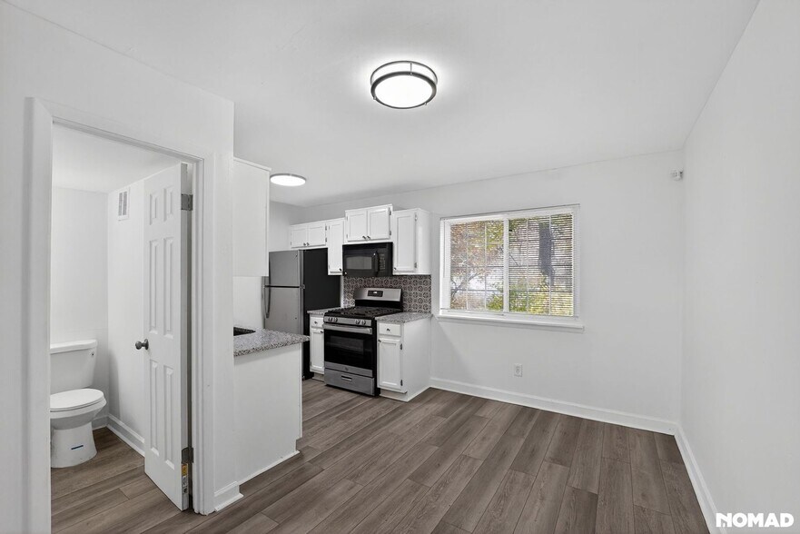 Building Photo - 405 Fairburn Rd SW