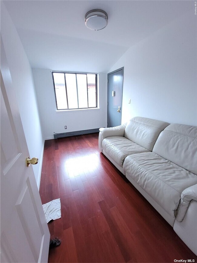 Building Photo - 153-10 Peck Ave