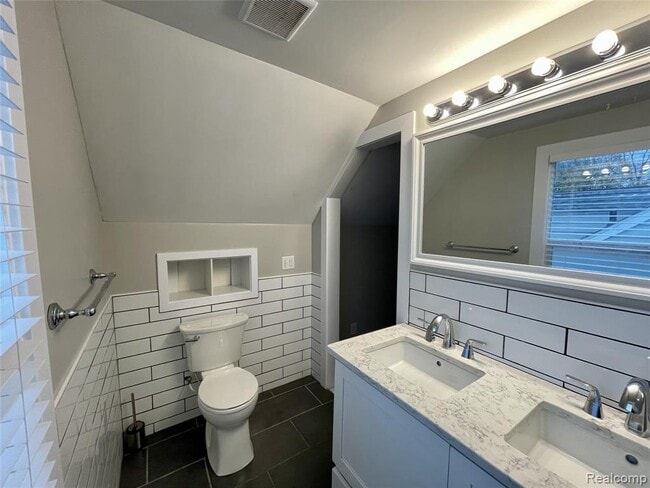 Building Photo - 1103 Mclean Ave