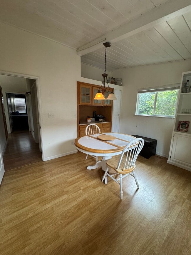 Building Photo - Beautiful 3 bedroom West Side Home!