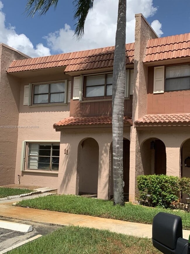 Primary Photo - 11 Madrid Ln