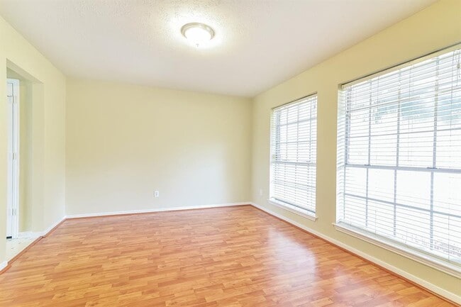 Building Photo - 22530 Heather Way Ct