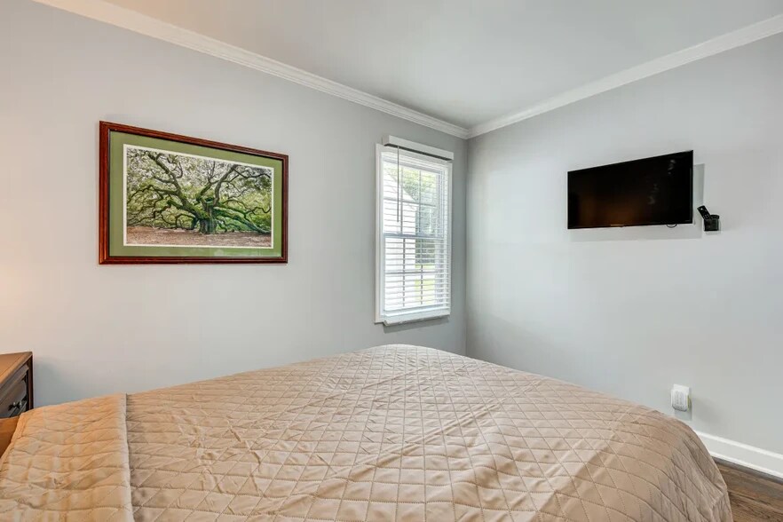Building Photo - 432 Sargent Dr SE