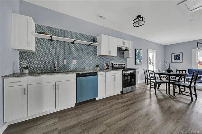 Building Photo - Beautifully renovated 3 bedroom, 2 full bathroom in Rock Hill